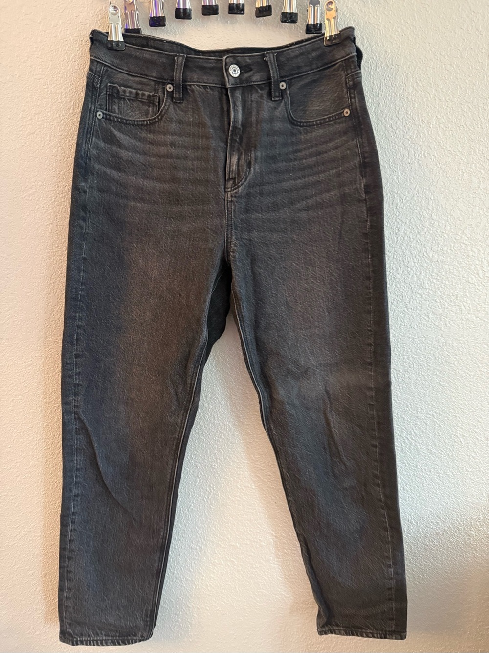 American Eagle Outfitters Women's Straight Leg Jeans in Black Wash